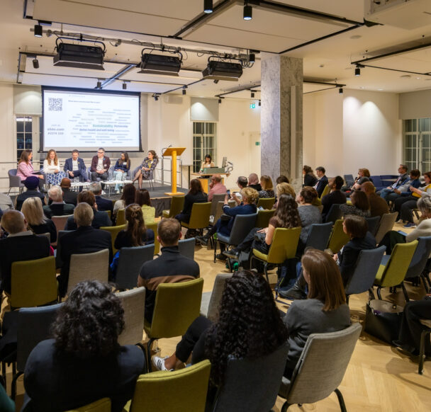 Caroline Gadd chairing a panel with Gemma Peters (Macmillan) Paul Reynolds (Alzheimer's Society), Dr Minal Bakhai (NHSE) Dr Sarah Holmes (Marie Curie)