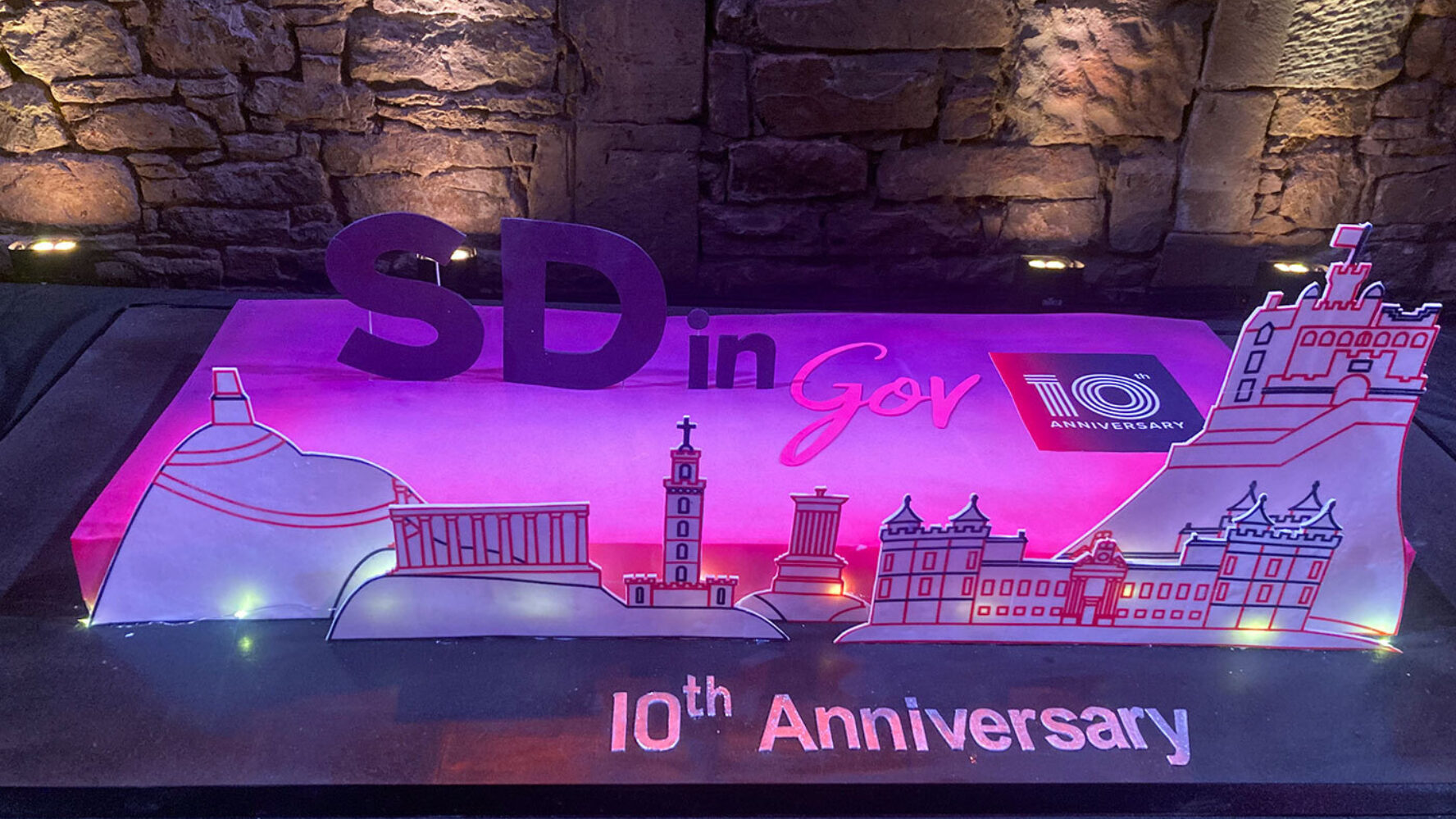A cake, featuring a design of the Edinburgh skyline and the words SD in Gov 10th Anniversary