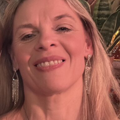 Helen Ramkhelawon’s headshot